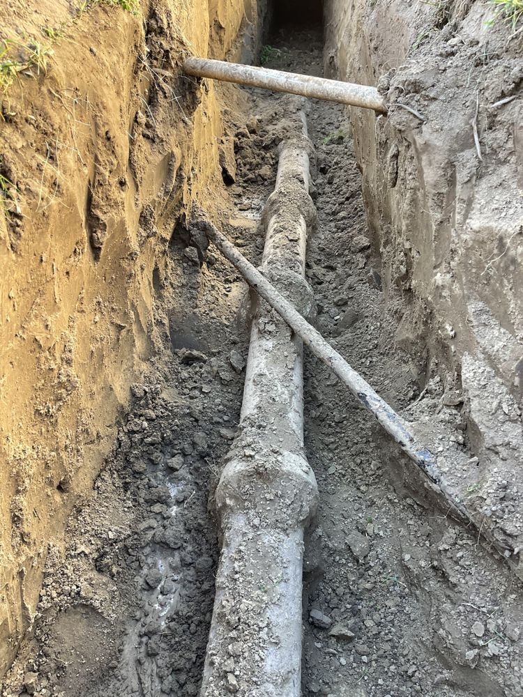 Plate 02 - Buried line exposed in trench